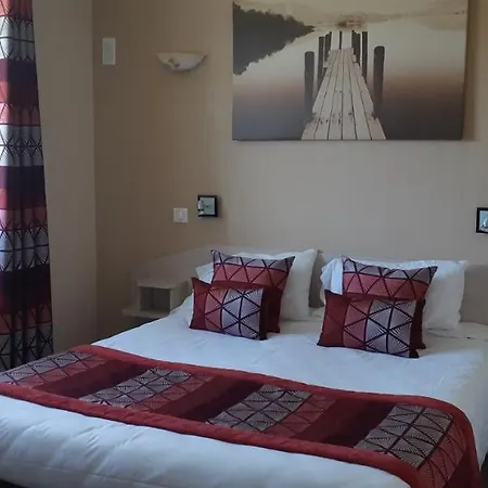 Logis Beau Site فندق Loubaresse (Cantal)