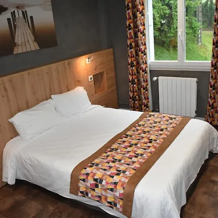 فندق Logis Beau Site 3*