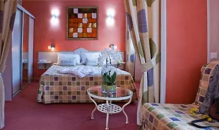 Logis Beau Site ホテル 3*