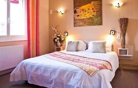 فندق Logis Beau Site 3*