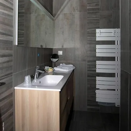 فندق Logis Beau Site 3*