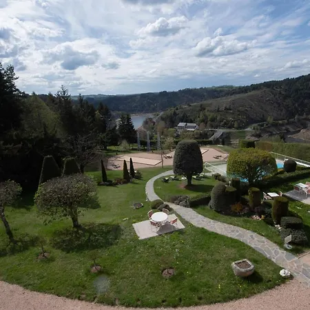 Logis Beau Site فندق Loubaresse (Cantal)