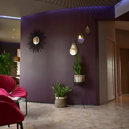 فندق Logis Beau Site 3*