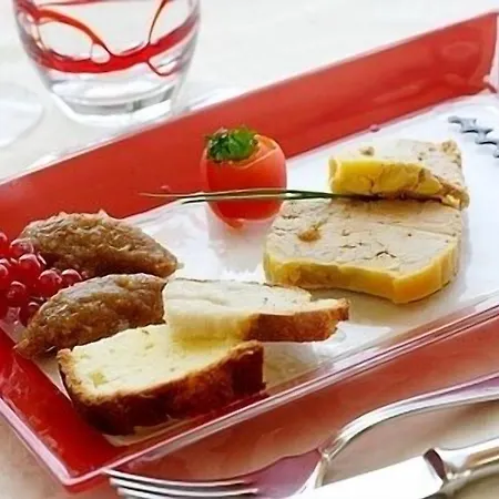 Hotel Logis Beau Site Loubaresse (Cantal)